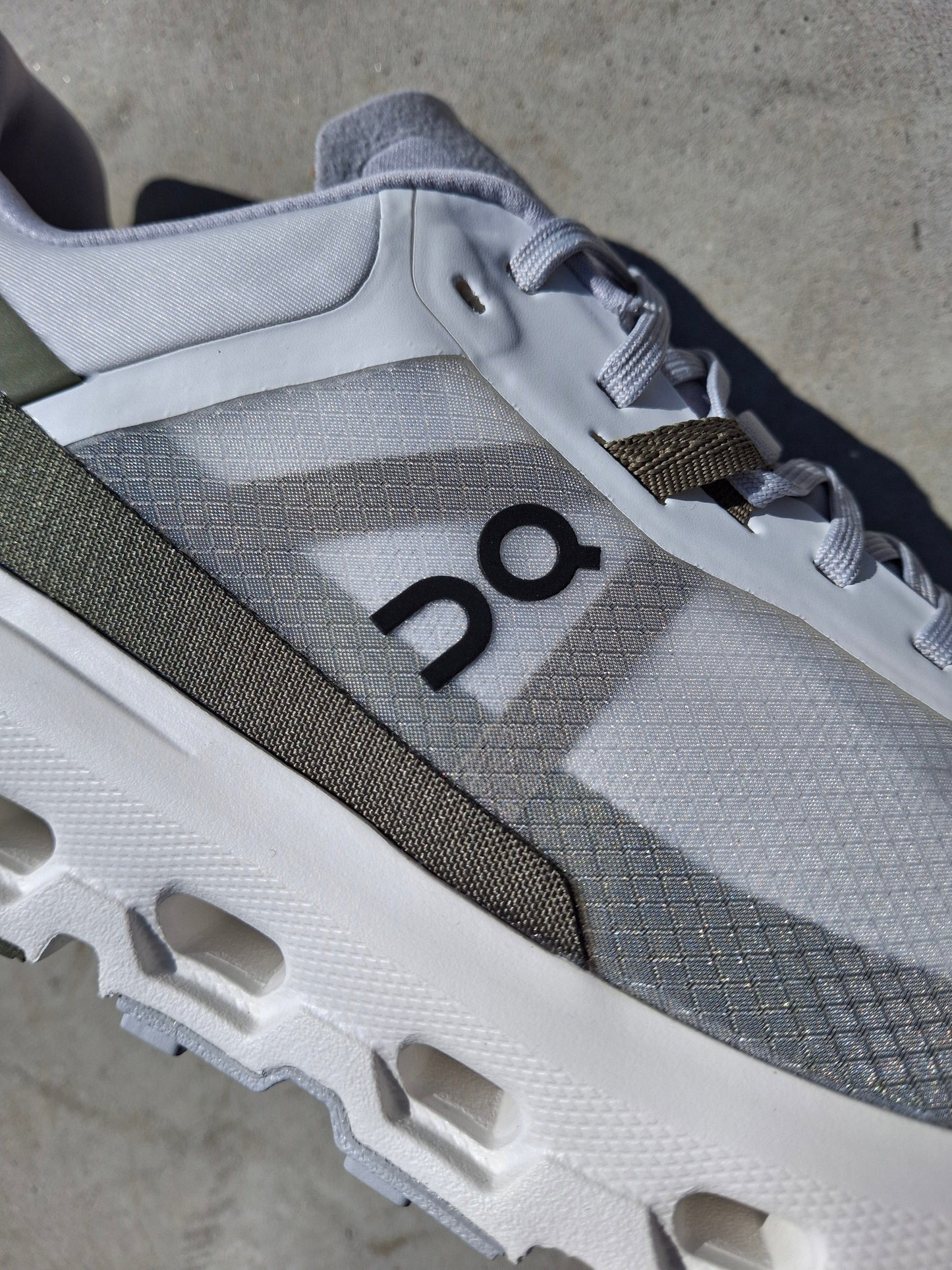 On Cloudvista 2 'Ivory Olive' - Kick Game