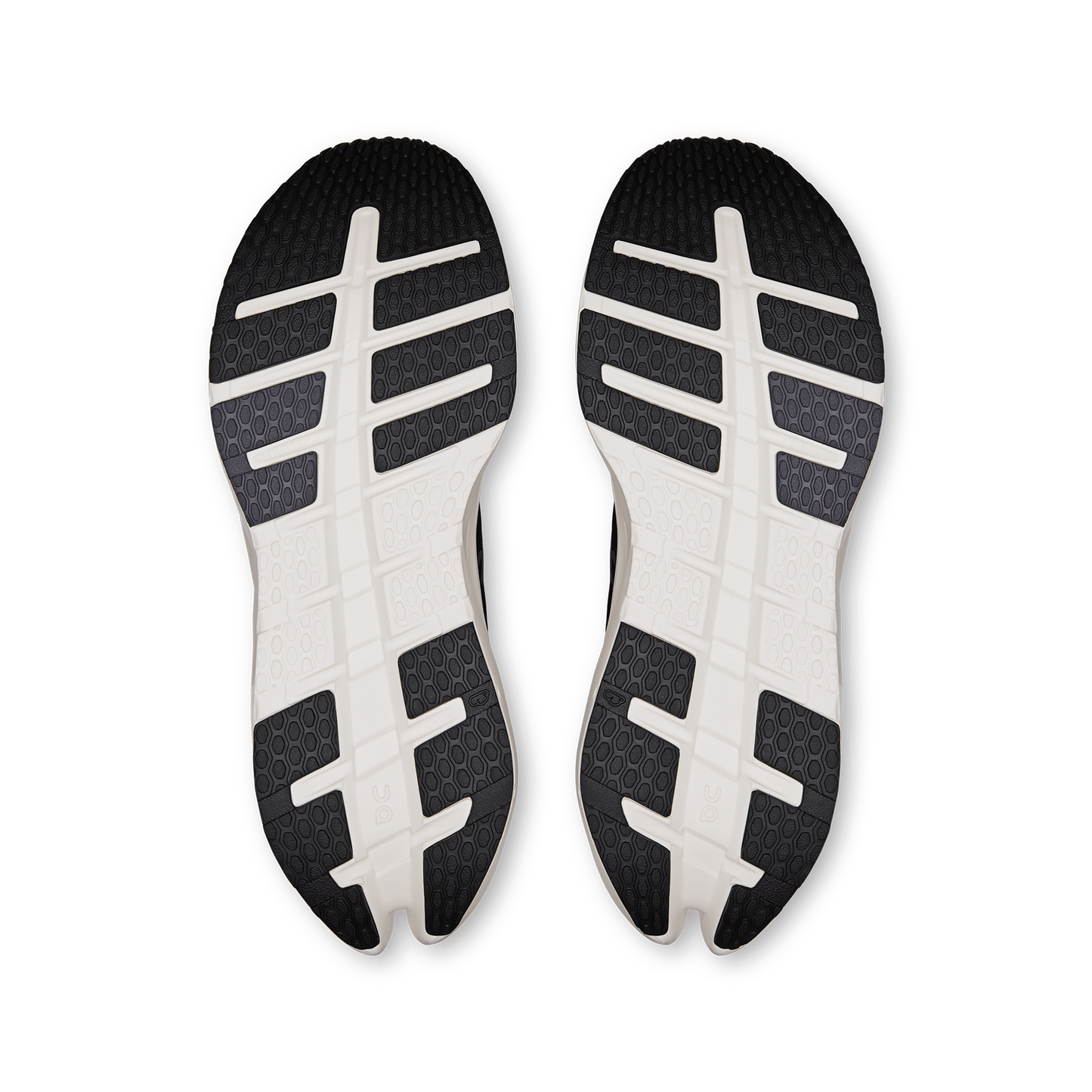 On Cloudrunner 3 'Black Ivory' - Kick Game