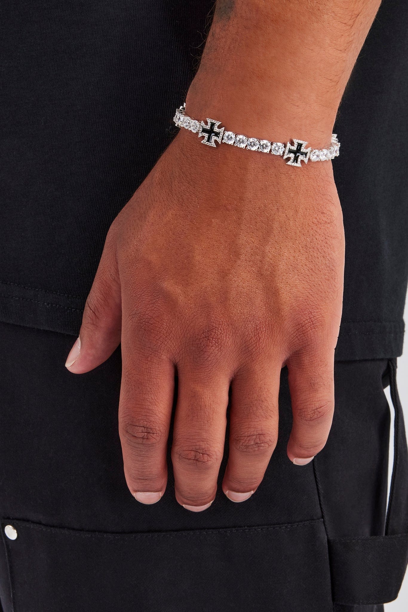 Cernucci Black Cross Motif Tennis Bracelet - 5mm – Kick Game