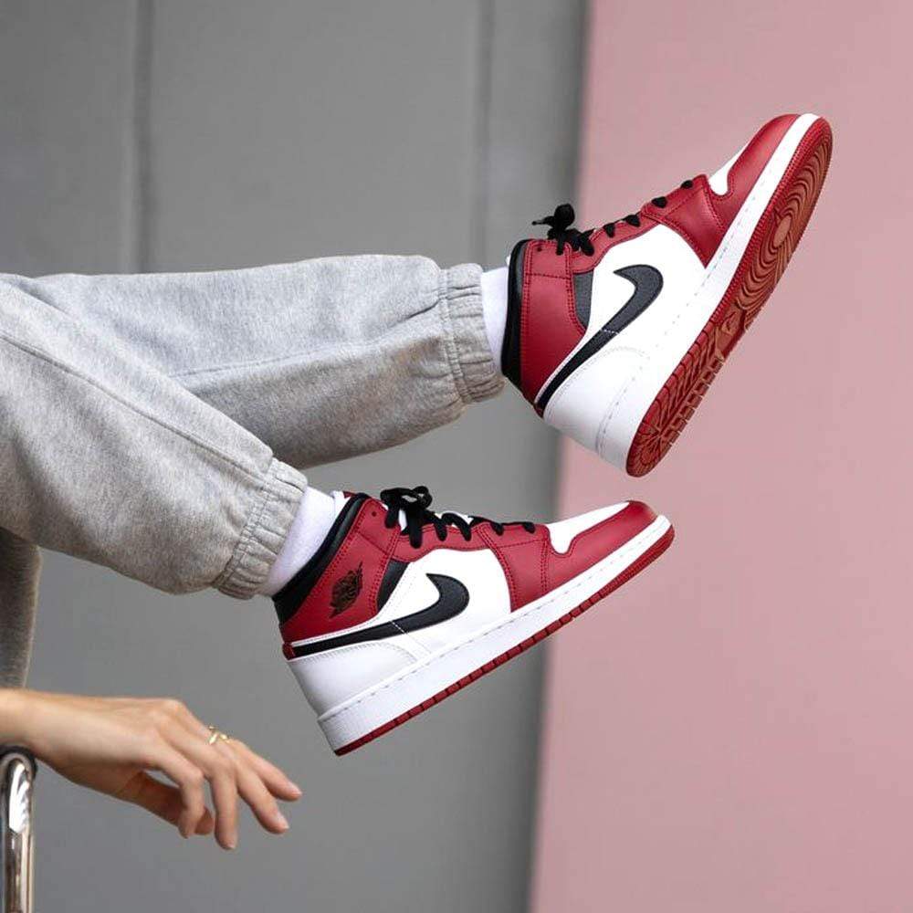 Air Jordan 1 Mid GS Chicago - Kick Game
