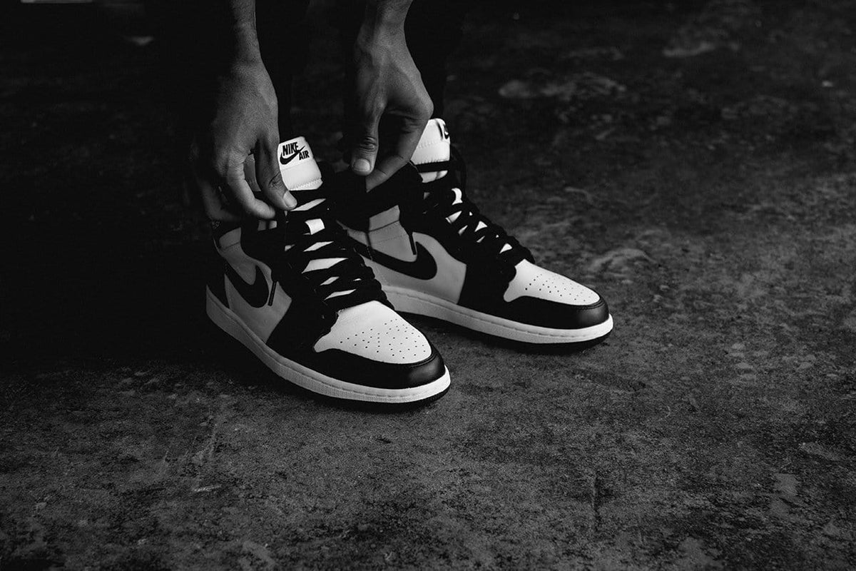 AIR JORDAN 1 RETRO HI OG 'BLACK-WHITE' - Kick Game