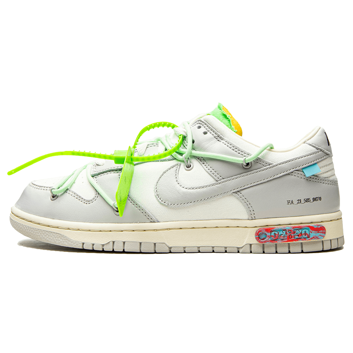 NIKE WHITE DUNK作品集　バッグ・シューレース付　キューブリック付き フューチュラ x オフホワイト x ナイキ ダンク ロー 2021年発売
