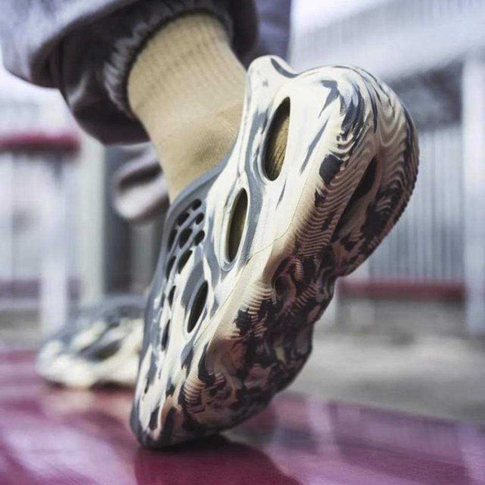 Yeezy Foam Runner 'MXT Moon Grey' - Kick Game