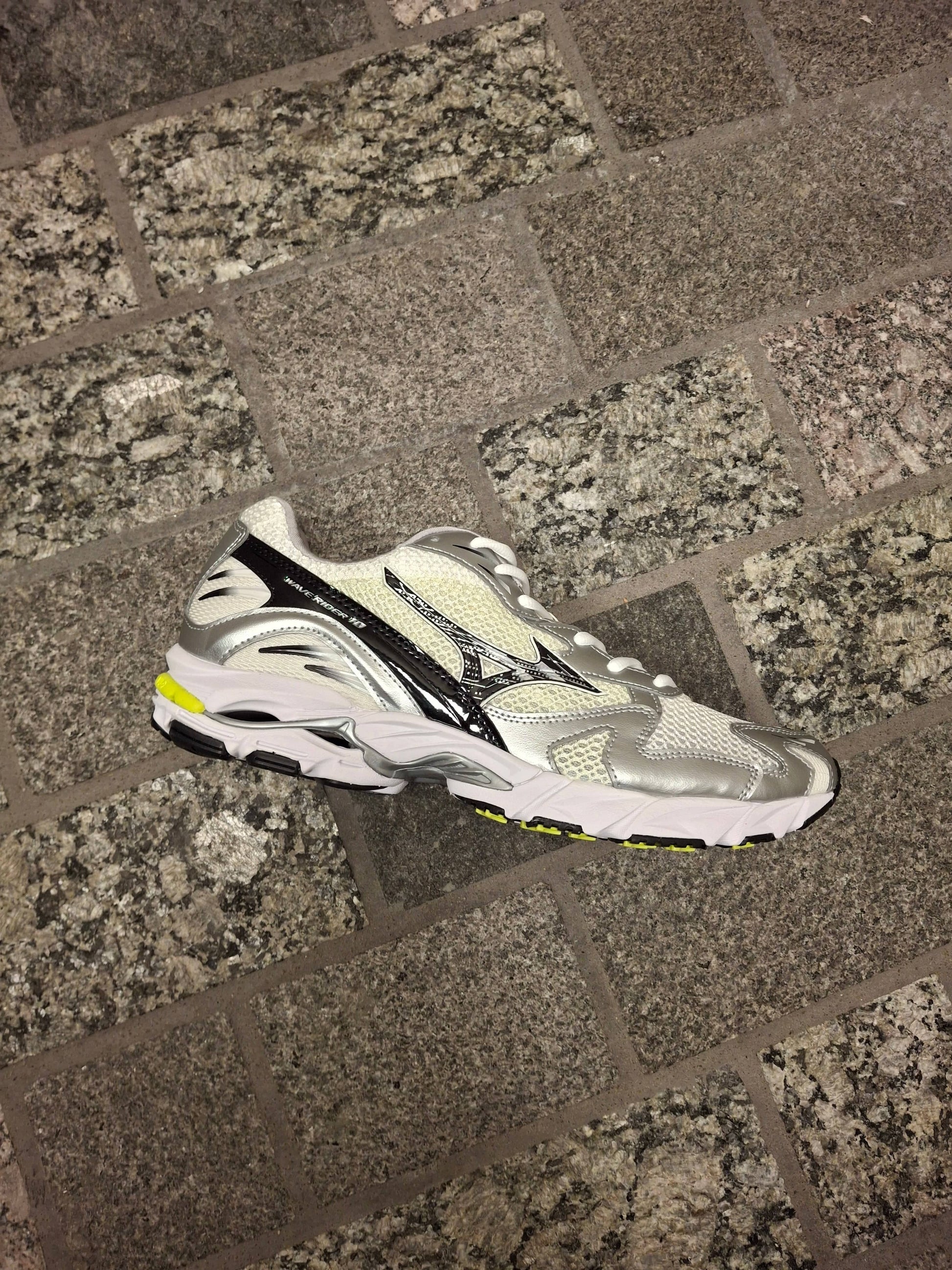 Mizuno Wave Rider 10 Sport 'Snow White Black Sylvan Green' - Kick Game