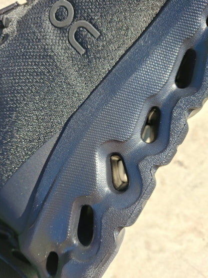 On Cloudtilt 1 'Eclipse Black' - Kick Game