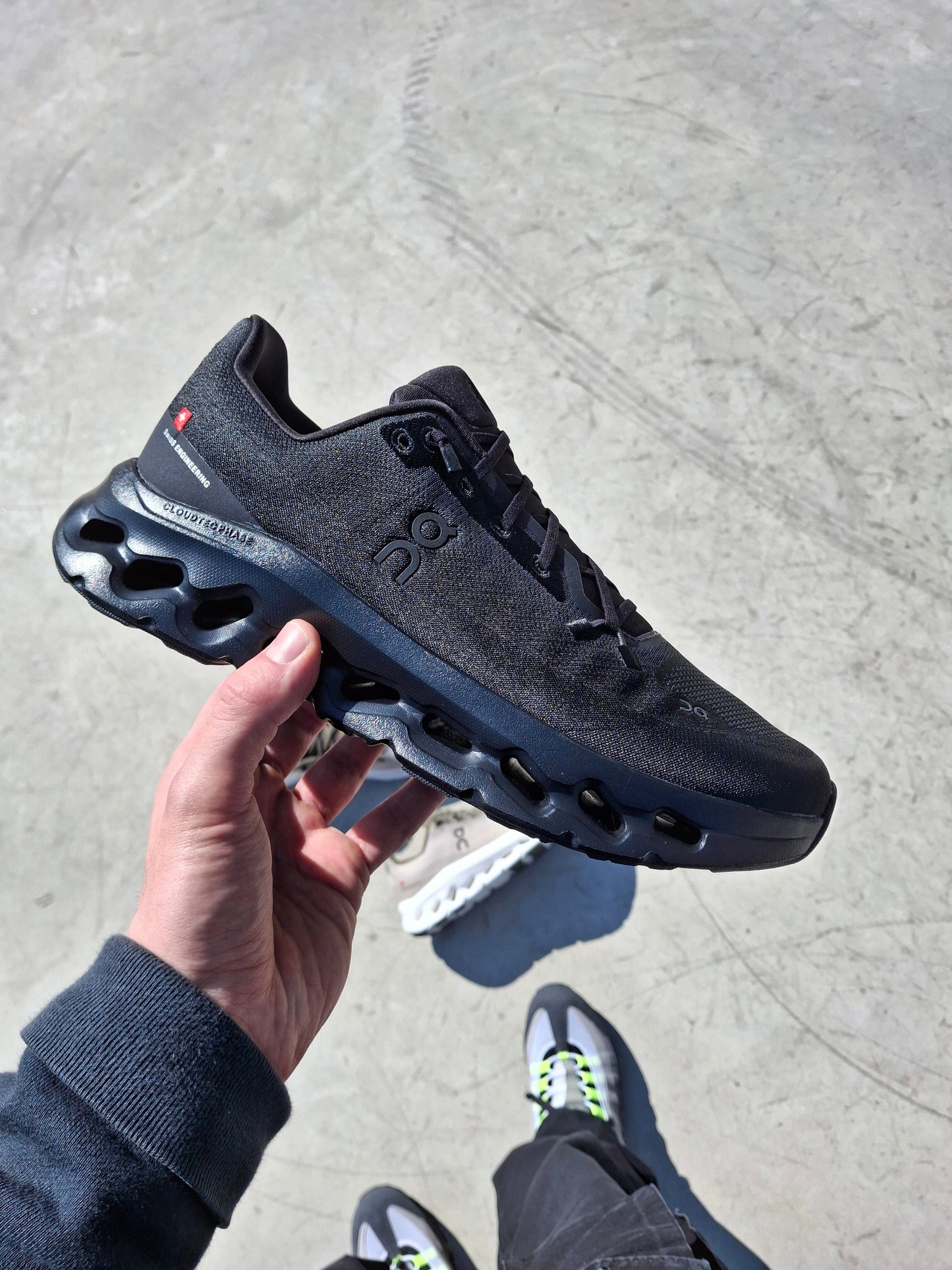 On Cloudtilt 1 'Eclipse Black' - Kick Game