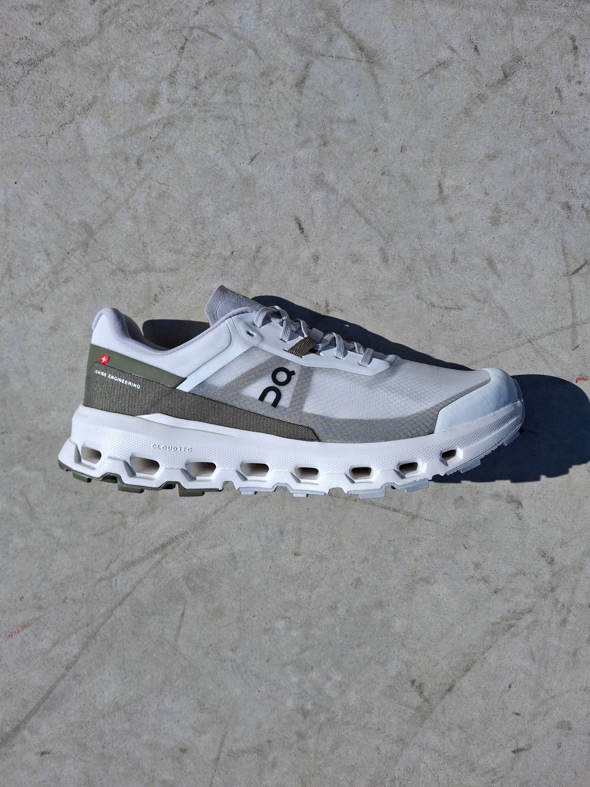 On Cloudvista 2 'Ivory Olive' - Kick Game