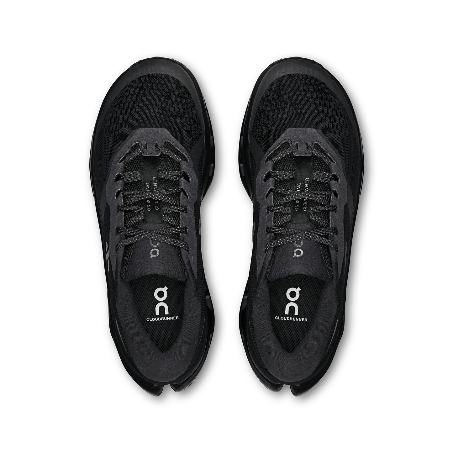 On Cloudrunner 3 'Black Black' - Kick Game