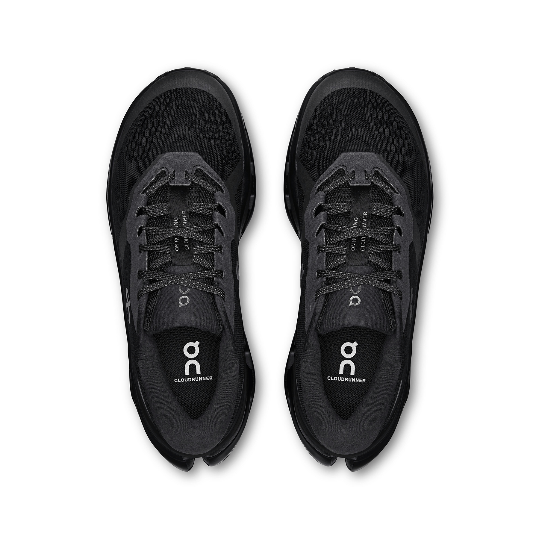 On Cloudrunner 3 'Black Black' - Kick Game