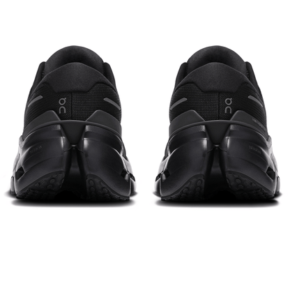 On Cloudrunner 3 'Black Black' - Kick Game
