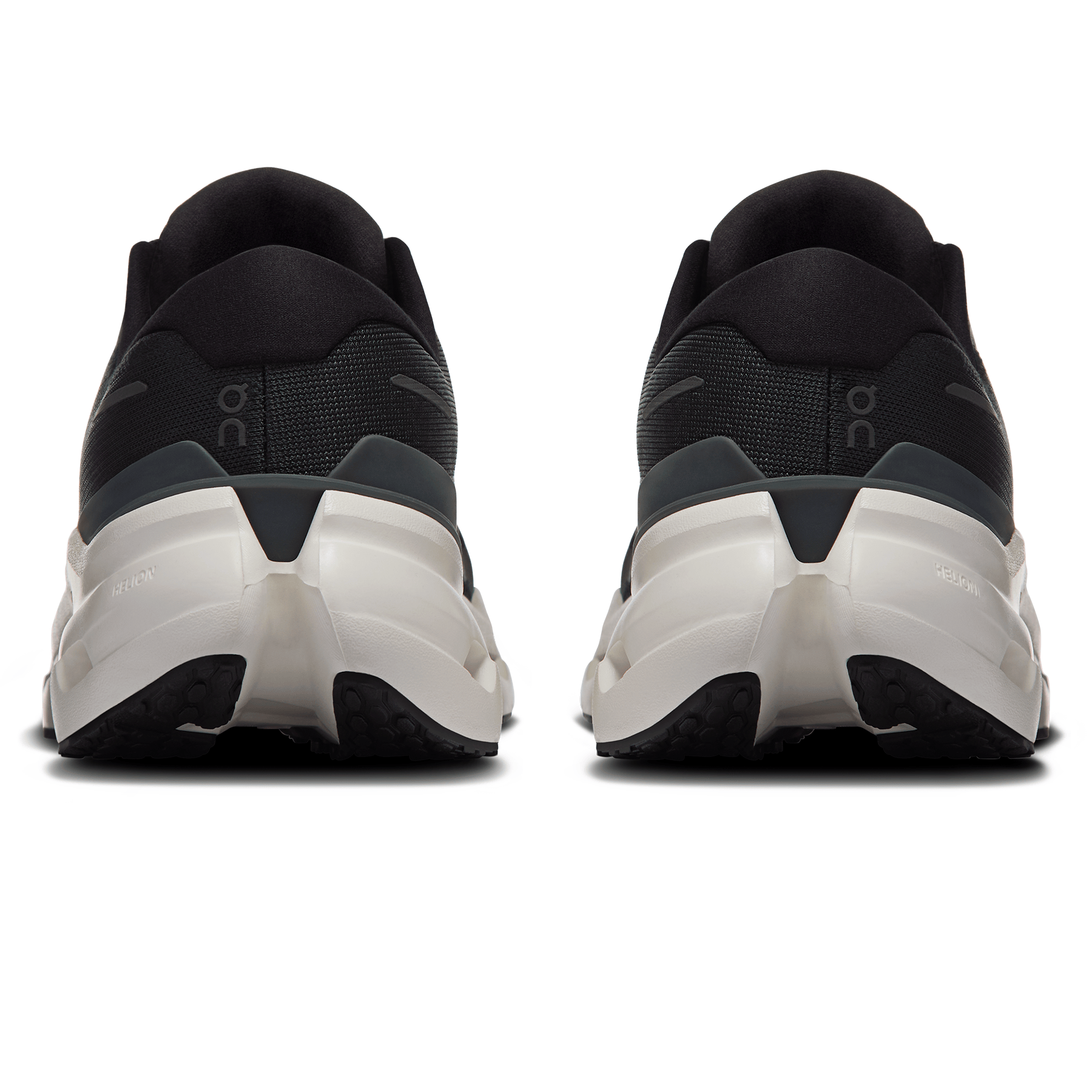 On Cloudrunner 3 'Black Ivory' - Kick Game