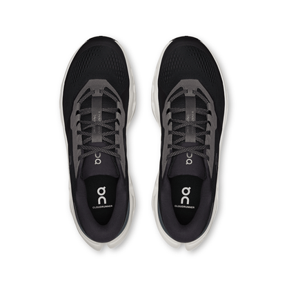 On Cloudrunner 3 'Black Ivory' - Kick Game