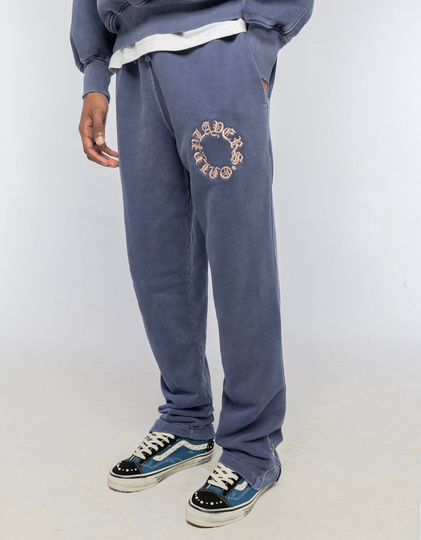 PLAYERS ONLY WASHED NAVY EMBROIDERED SWEATPANTS - Kick Game