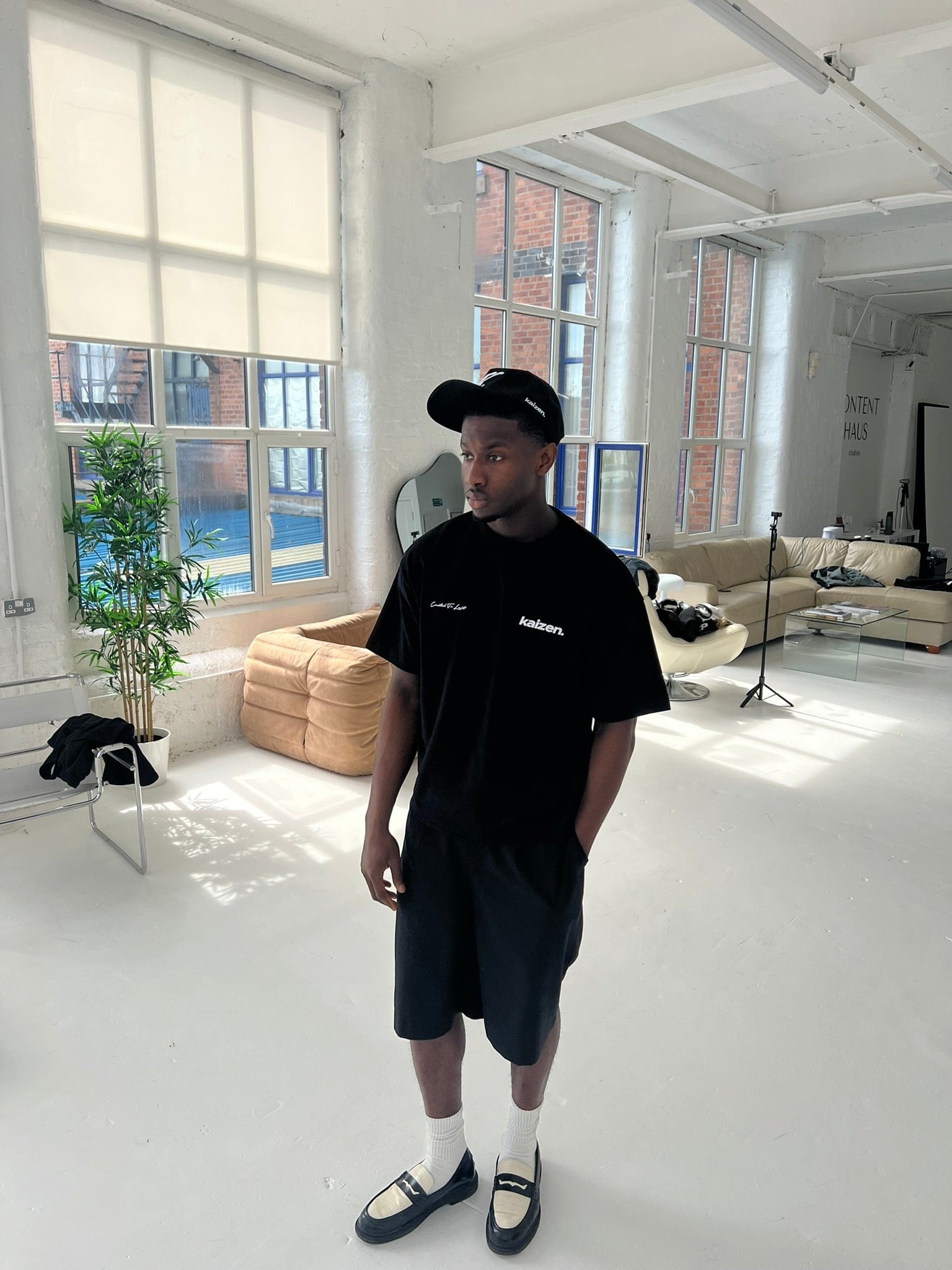 KAIZEN MARKET ARCH TEE BLACK - Kick Game
