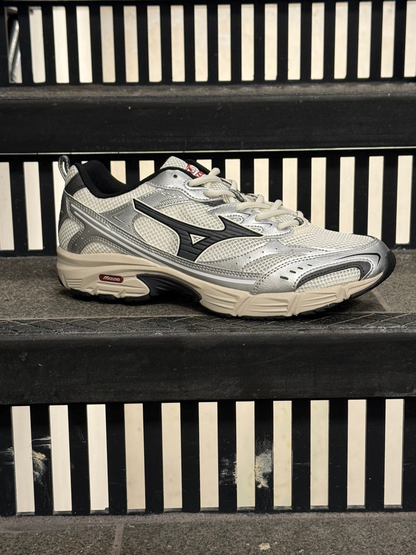 Mizuno MXR Sport 'Snow White Magnet Silver' - Kick Game