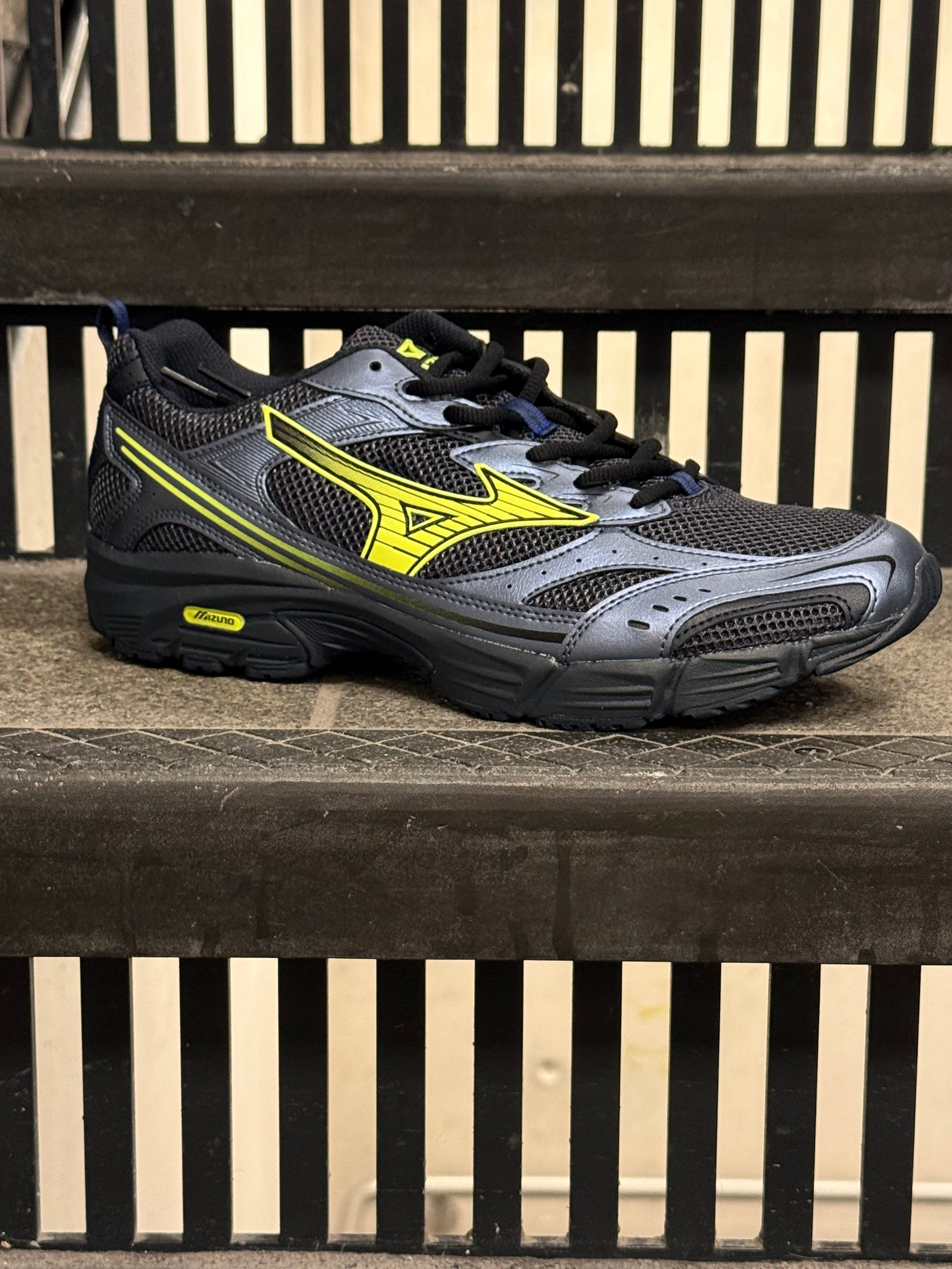 Mizuno MXR Sport 'India Ink Lightning Yellow Black' - Kick Game
