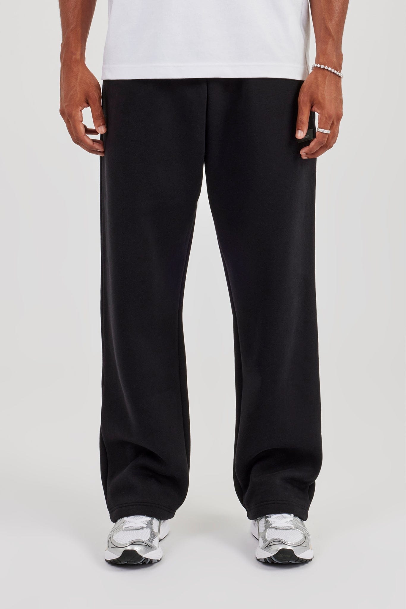 Logo Tab Relaxed Jogger  Black - Kick Game