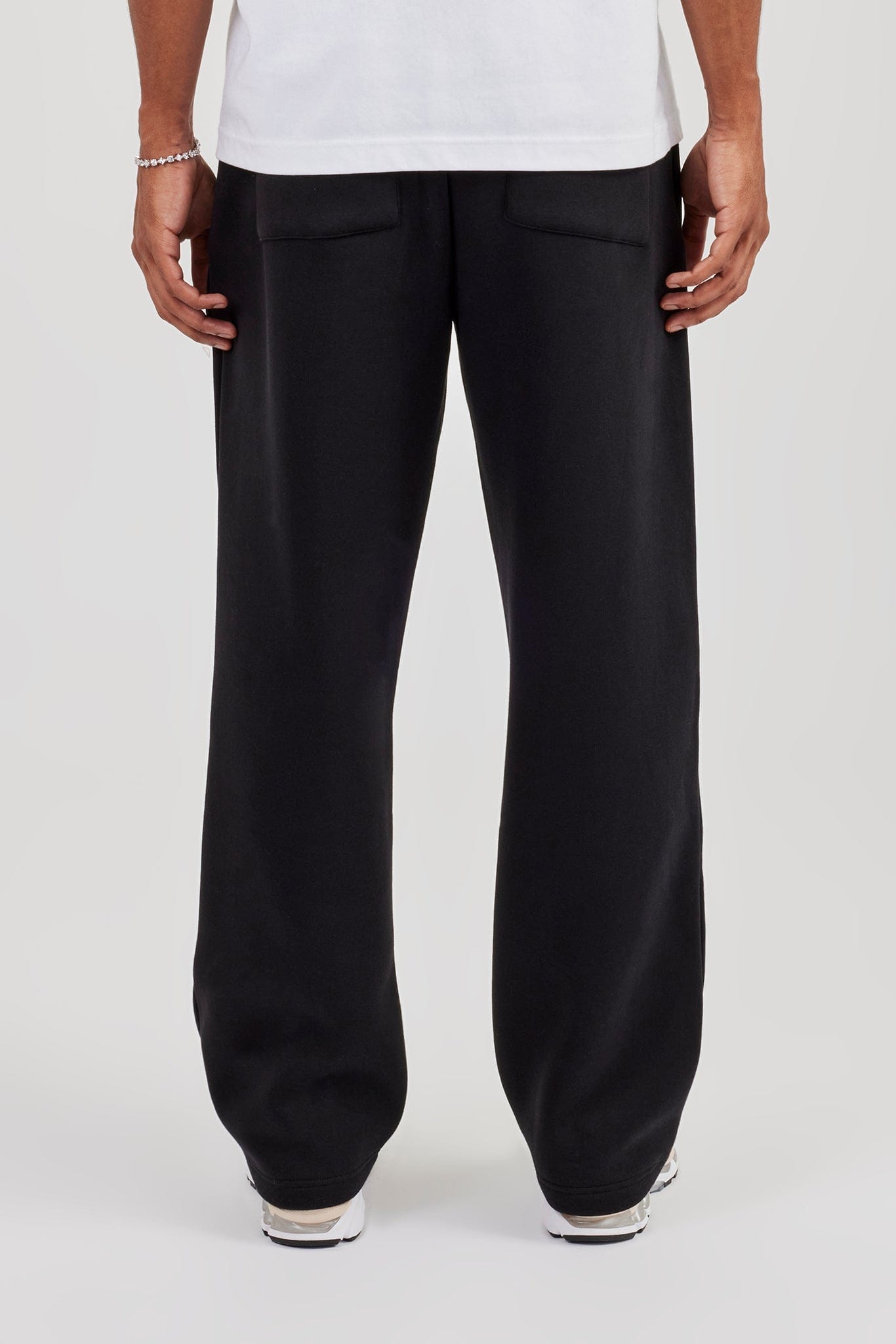 Logo Tab Relaxed Jogger  Black - Kick Game