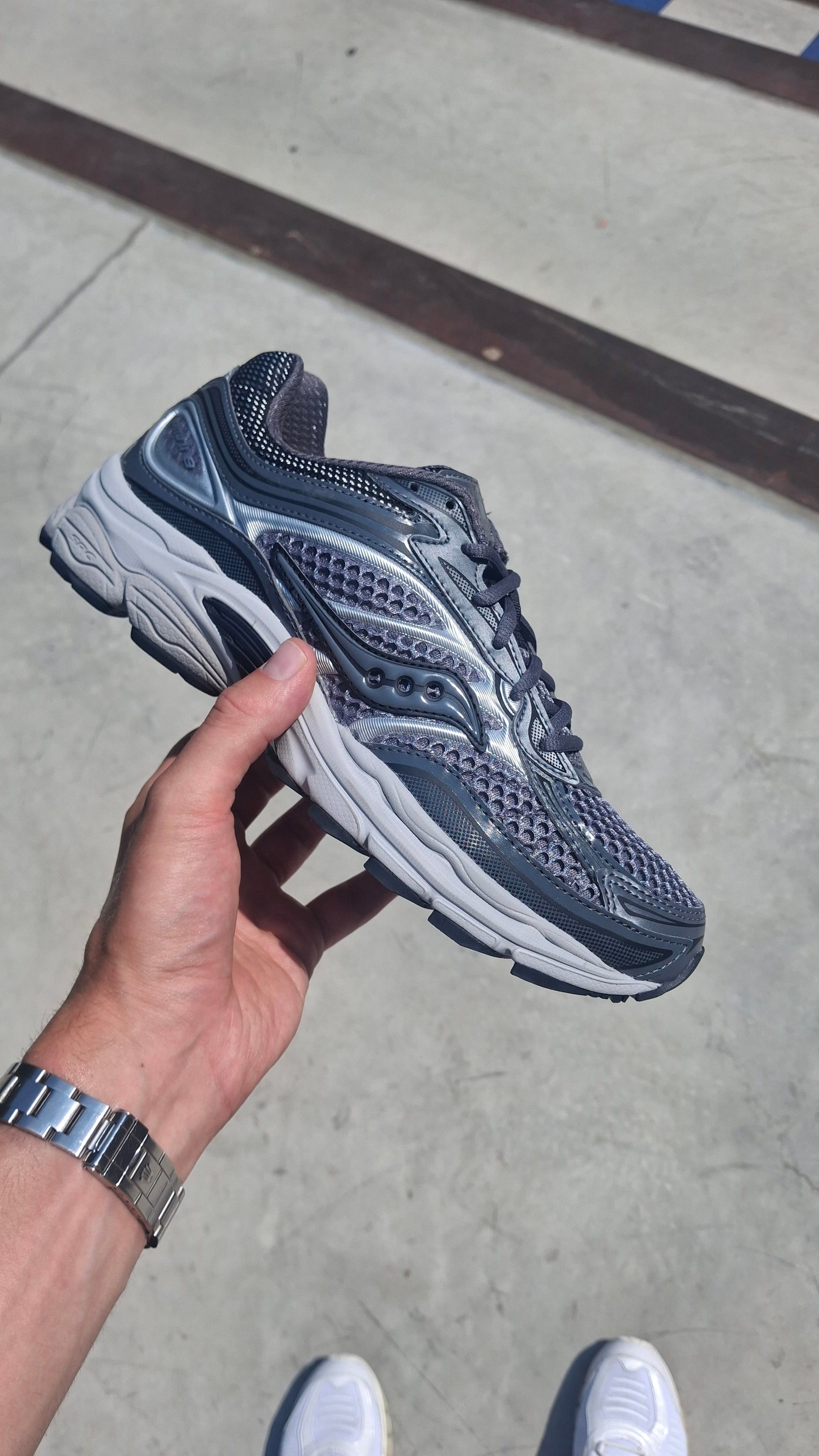 Saucony Progrid Omni 9 OG 'Carbon Cadet' - Kick Game