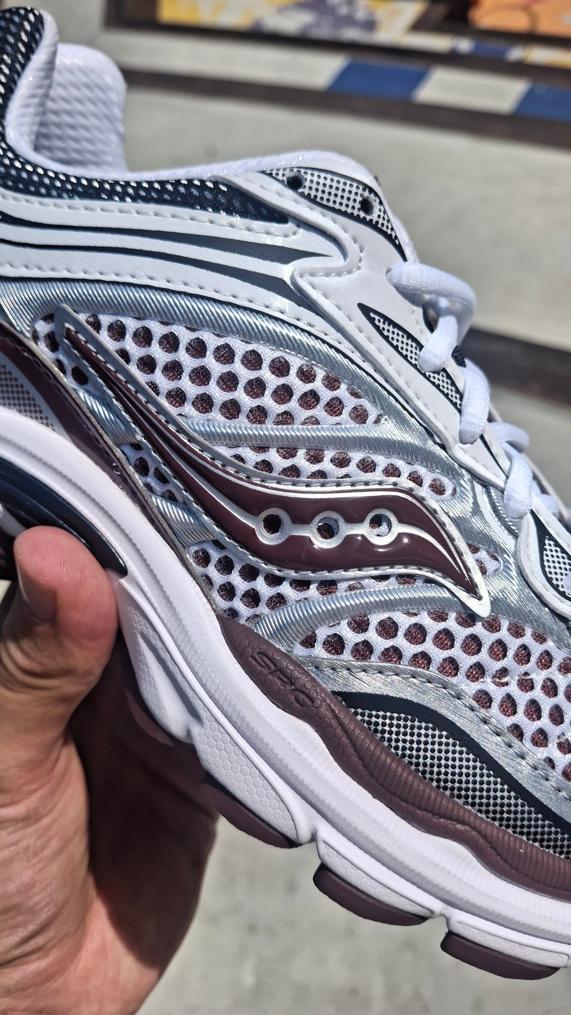 Saucony Progrid Omni 9 OG 'White Maroon' - Kick Game