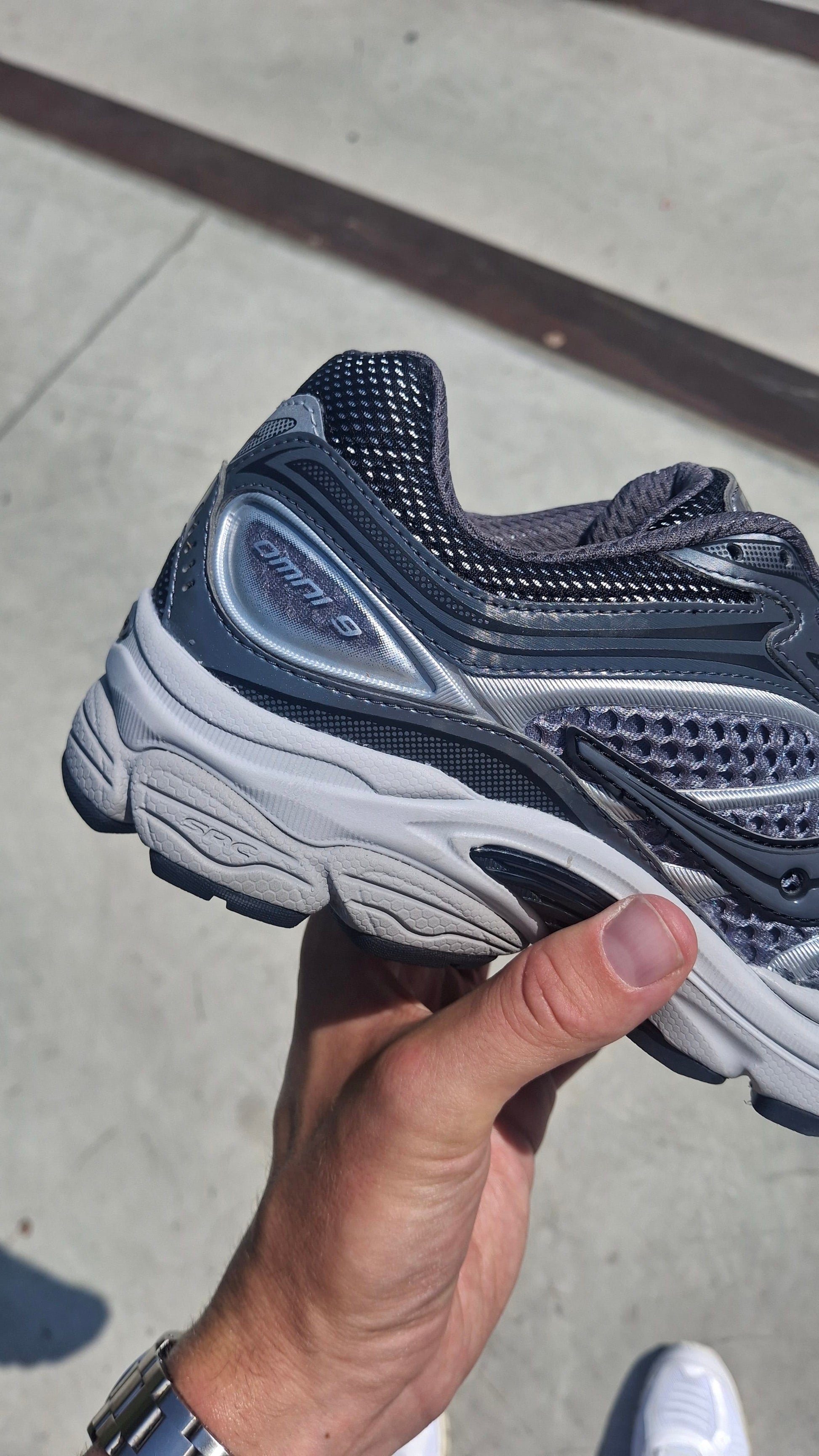 Saucony Progrid Omni 9 OG 'Carbon Cadet' - Kick Game