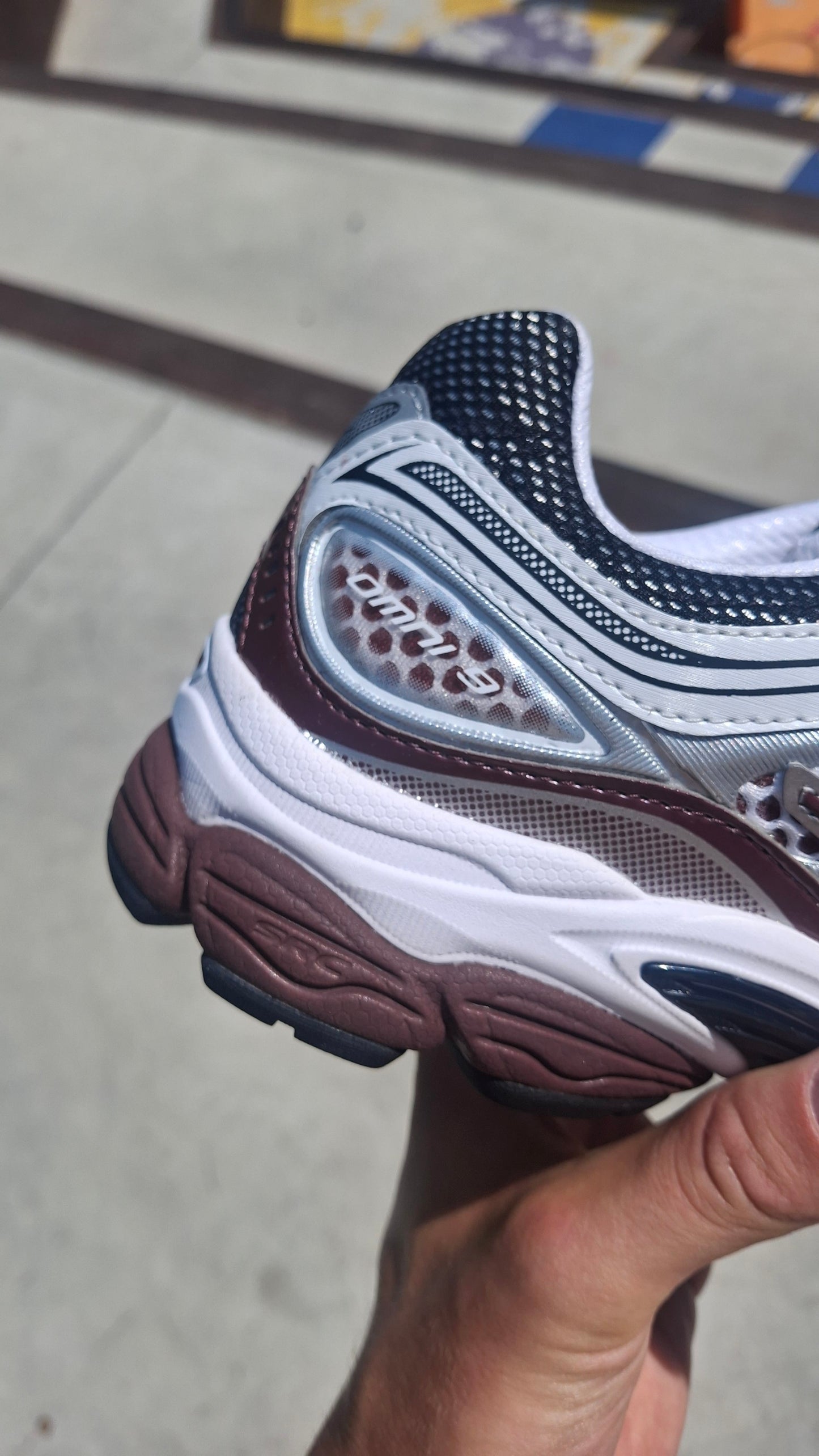 Saucony Progrid Omni 9 OG 'White Maroon' - Kick Game