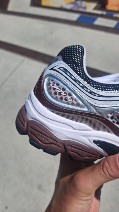 Saucony Progrid Omni 9 OG 'White Maroon' - Kick Game