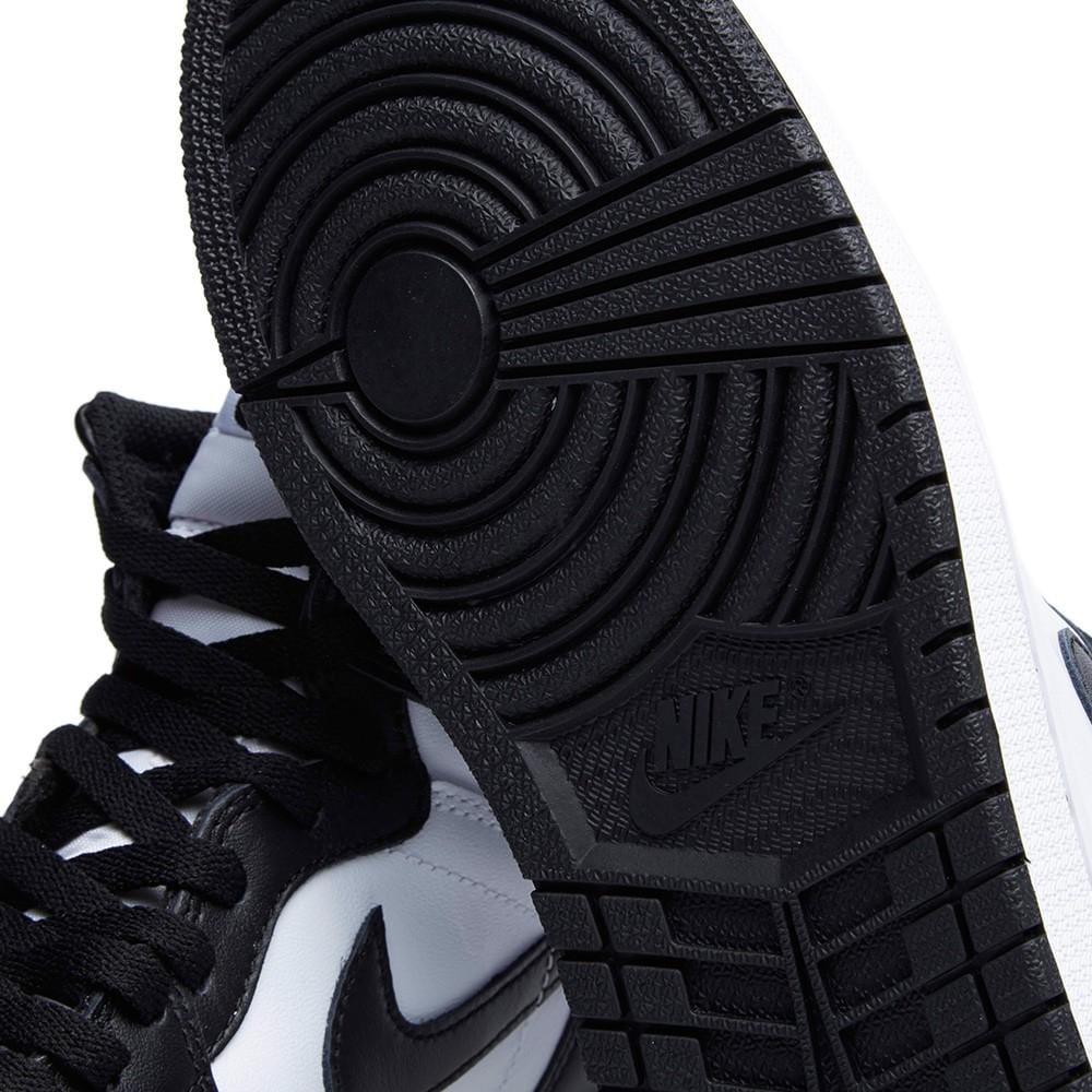 AIR JORDAN 1 RETRO HI OG 'BLACK-WHITE' - Kick Game