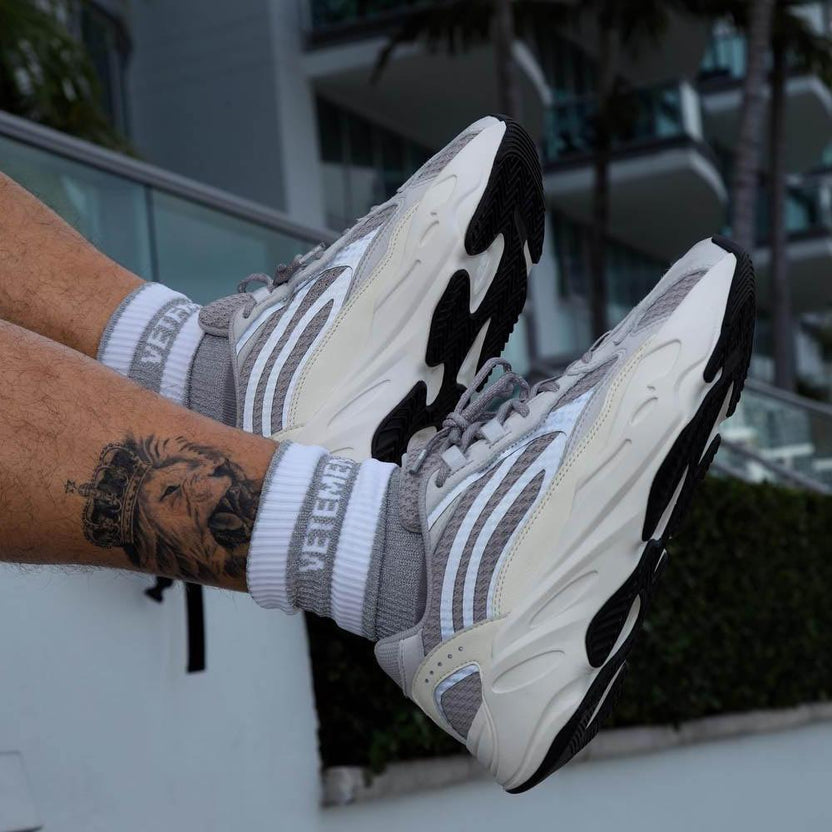 adidas yeezy 700 uk