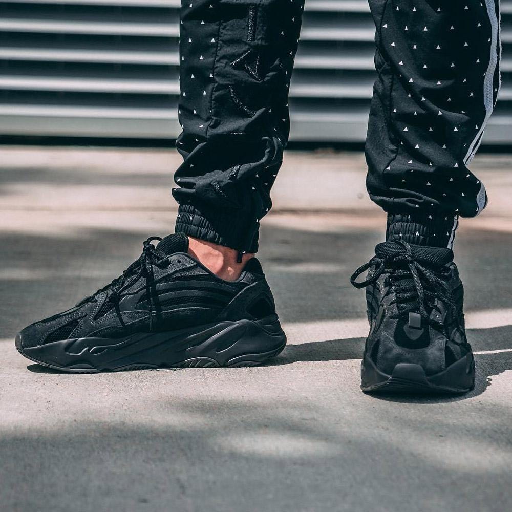 Sneakers Yeezy 700 Vanta Size 10 Size 11 Adidas Yeezy Boost 700 V2