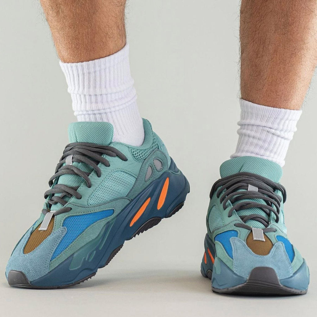 WHY IS THE YEEZY 700 CARBON BLUE SO GOOD? (On-feet Review) 