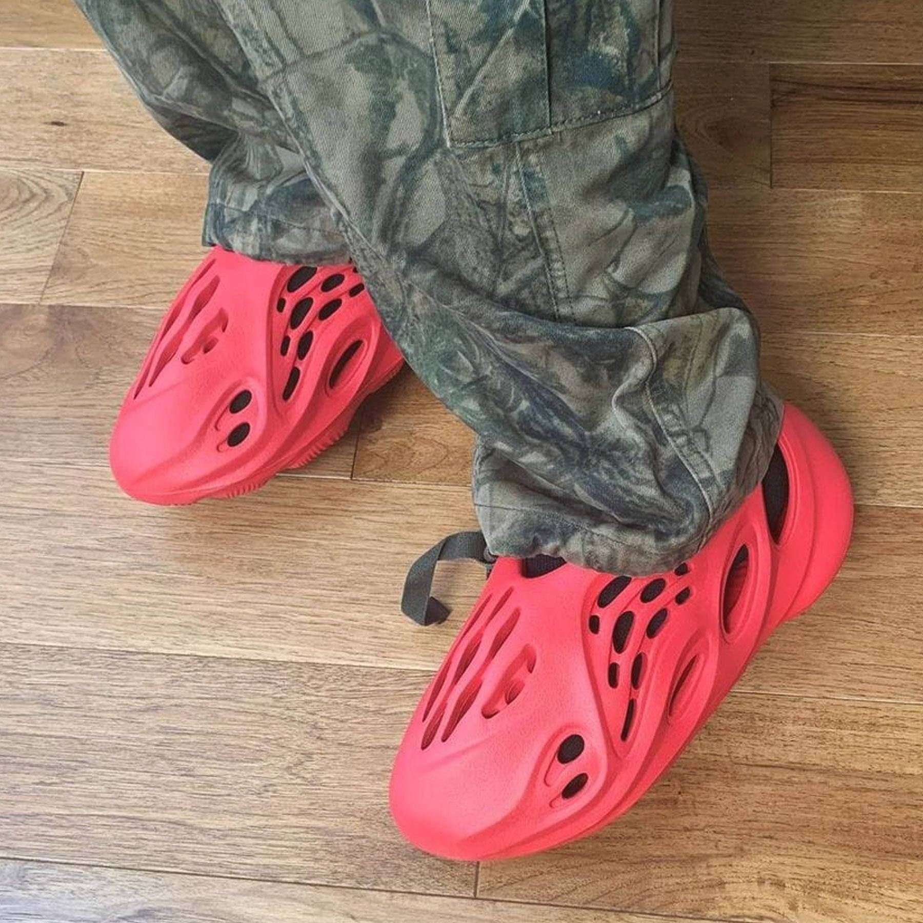 ADIDAS YEEZY FOAM RUNNER VERMILION