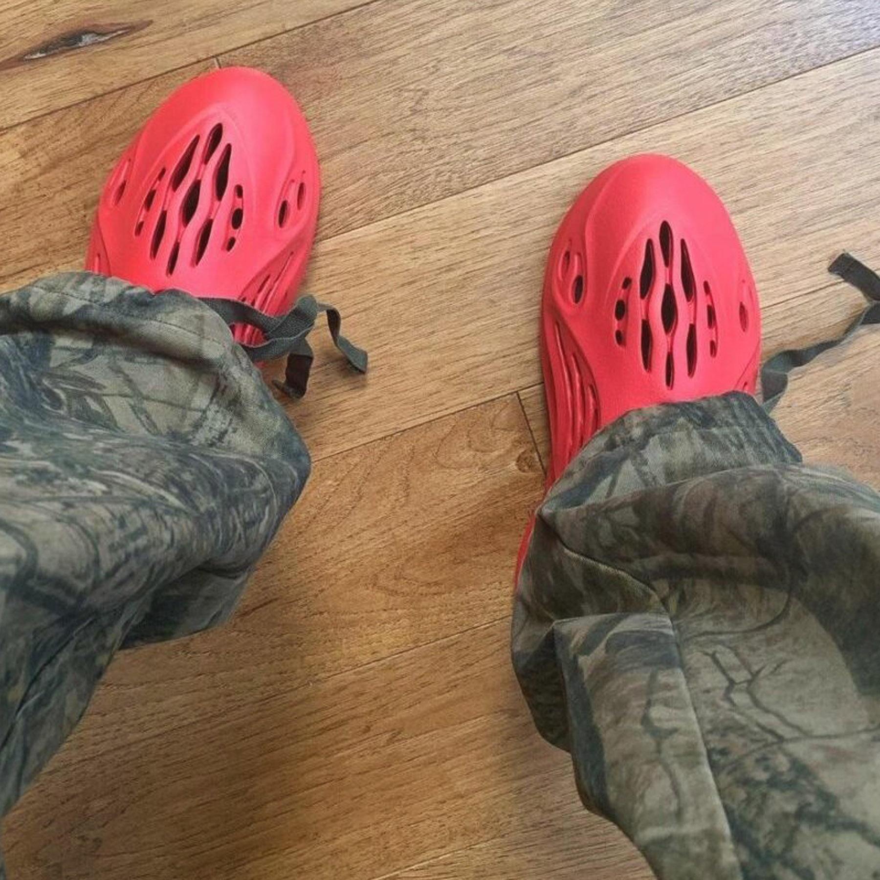 ADIDAS YEEZY FOAM RUNNER VERMILION