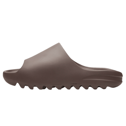 Yeezy Slides 'Soot' - Kick Game