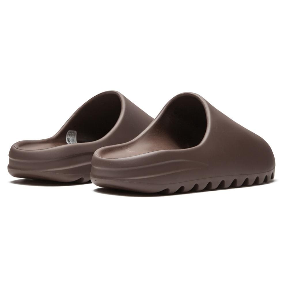 Yeezy Slides 'Soot' - Kick Game