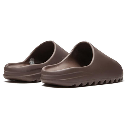 Yeezy Slides 'Soot' - Kick Game