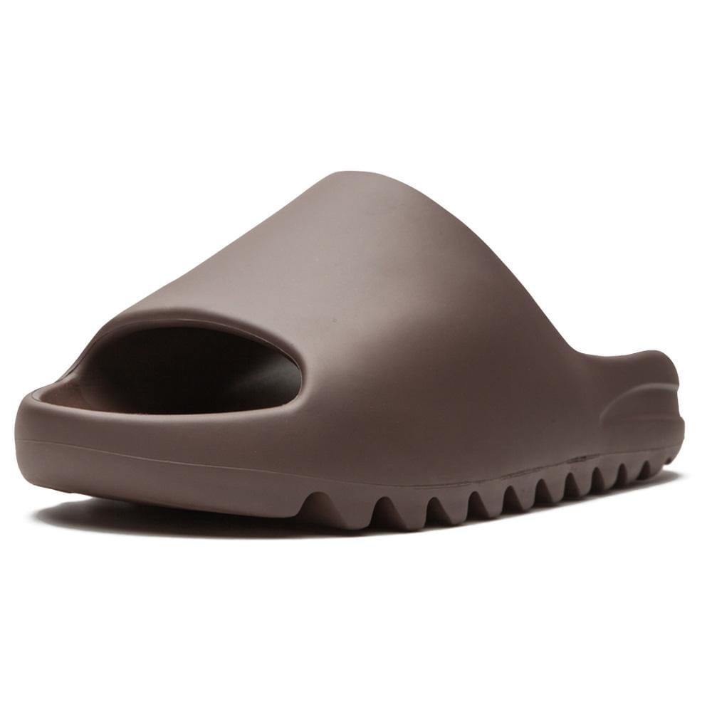 Yeezy Slides 'Soot' - Kick Game