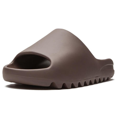 Yeezy Slides 'Soot' - Kick Game