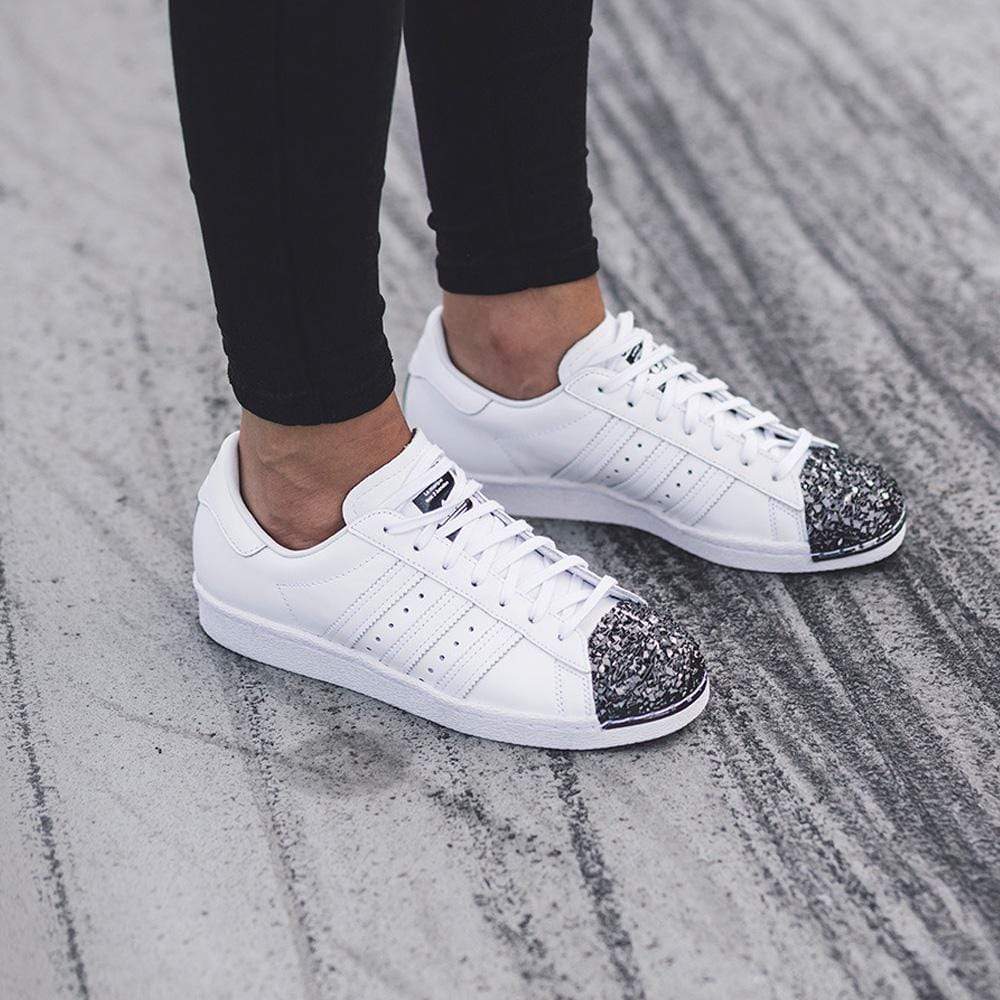 Black and white adidas superstar metal toe deals