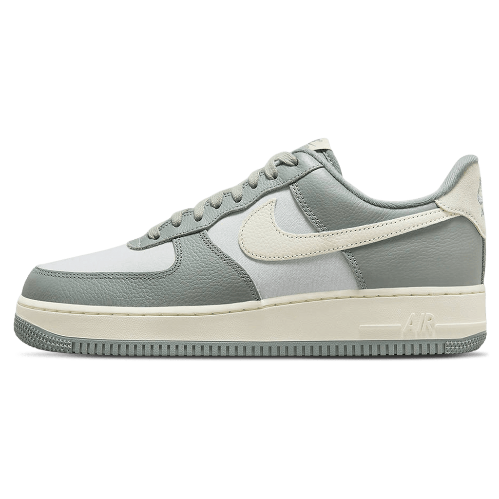 Nike Kids Air Force 1 LV8 Shoes Photon Dust 6