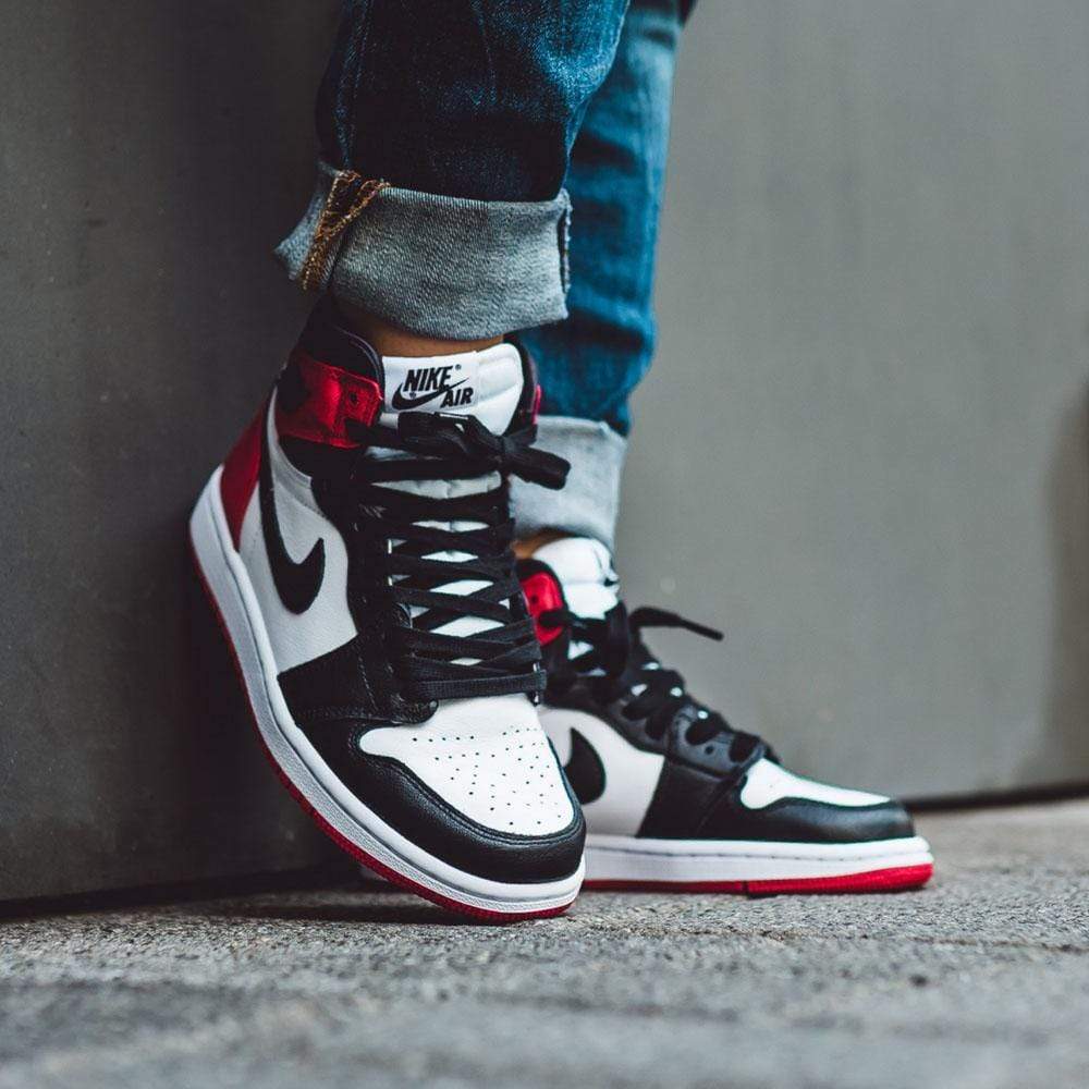 NIKE AIR JORDAN1 satin BLACK TOE