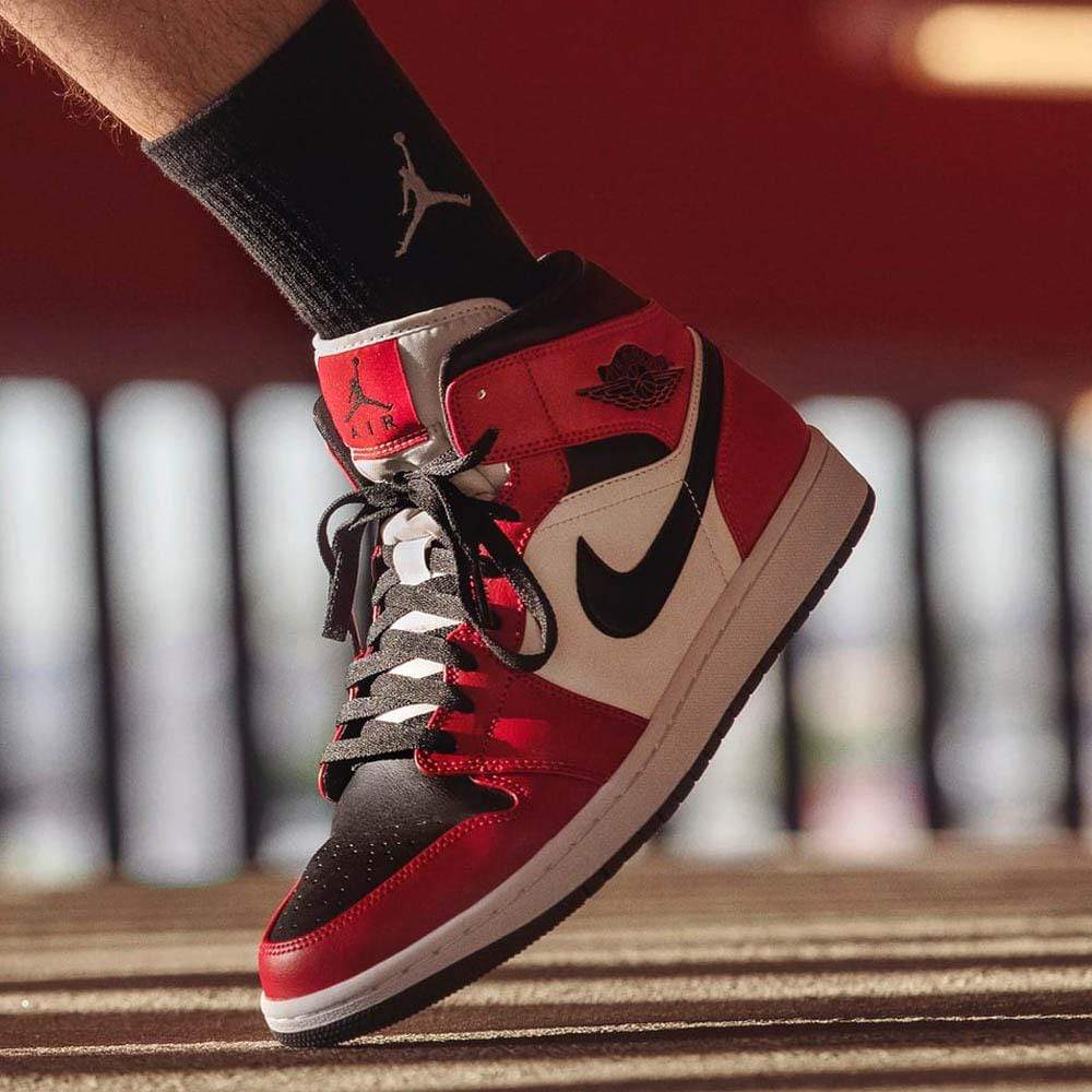 Air Jordan 1 Mid 'Chicago Black Toe' - Kick Game