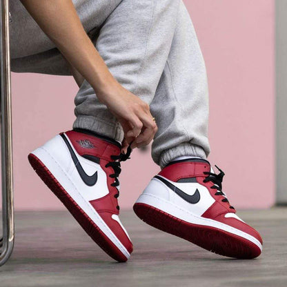 Air Jordan 1 Mid GS Chicago - Kick Game