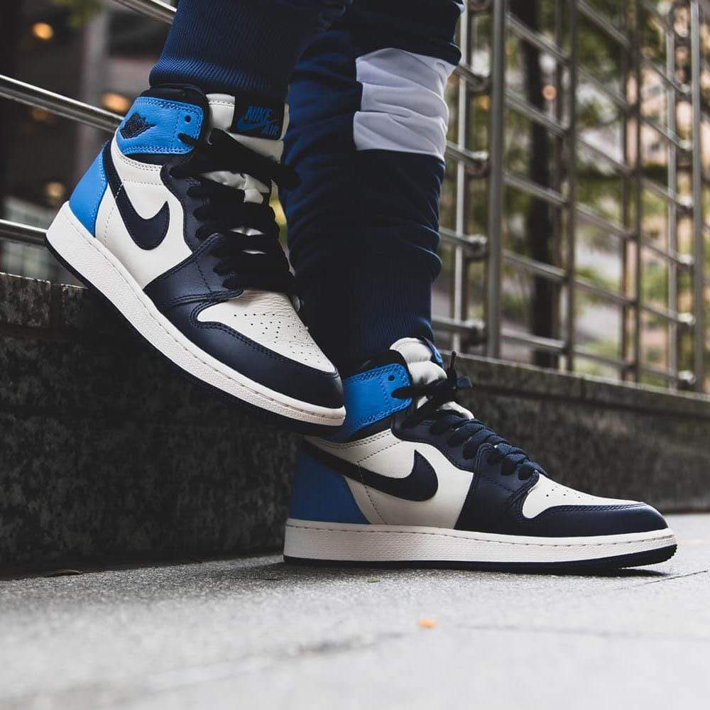 Air Jordan 1 obsidian