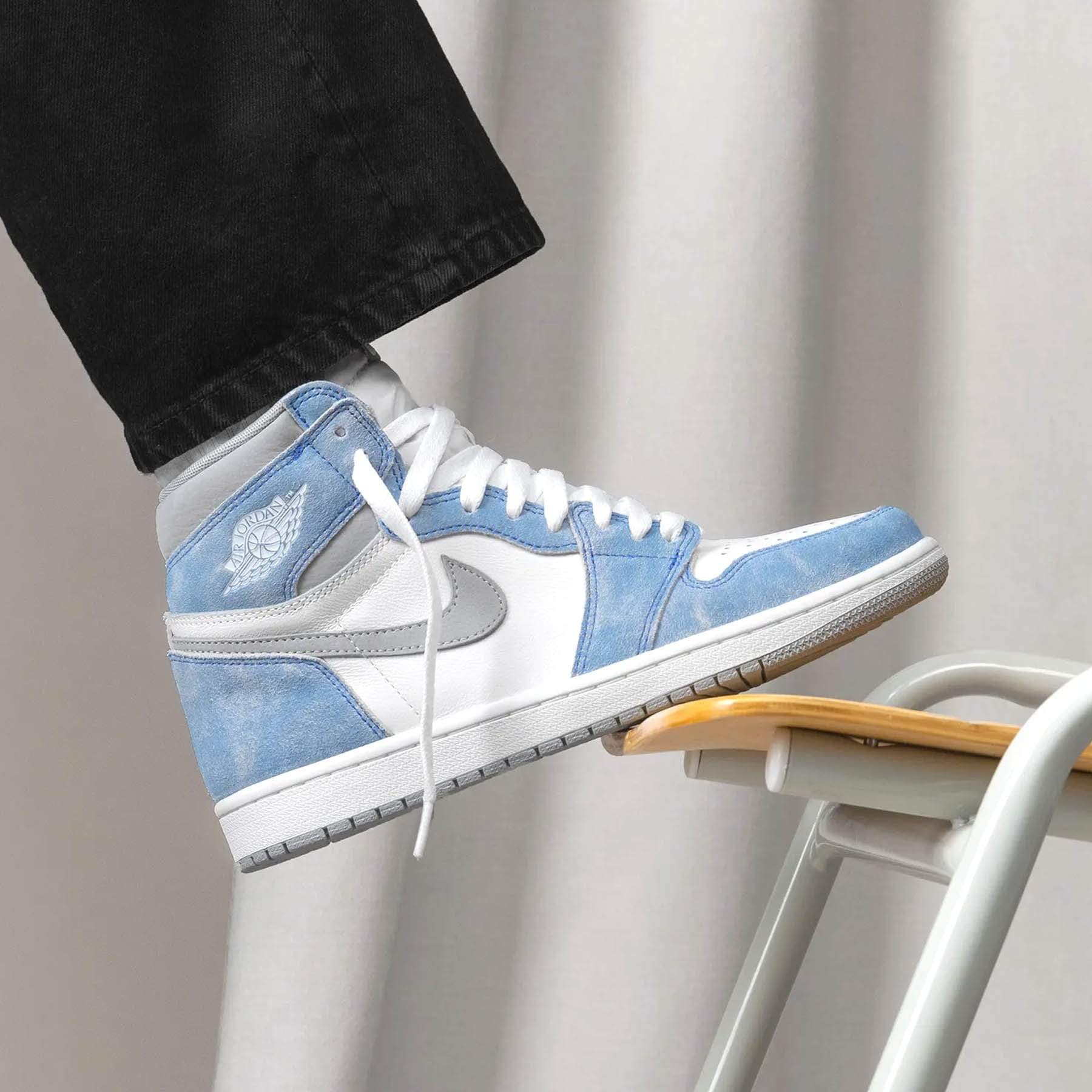 Air Jordan 1 Retro High OG 'Hyper Royal' - Kick Game