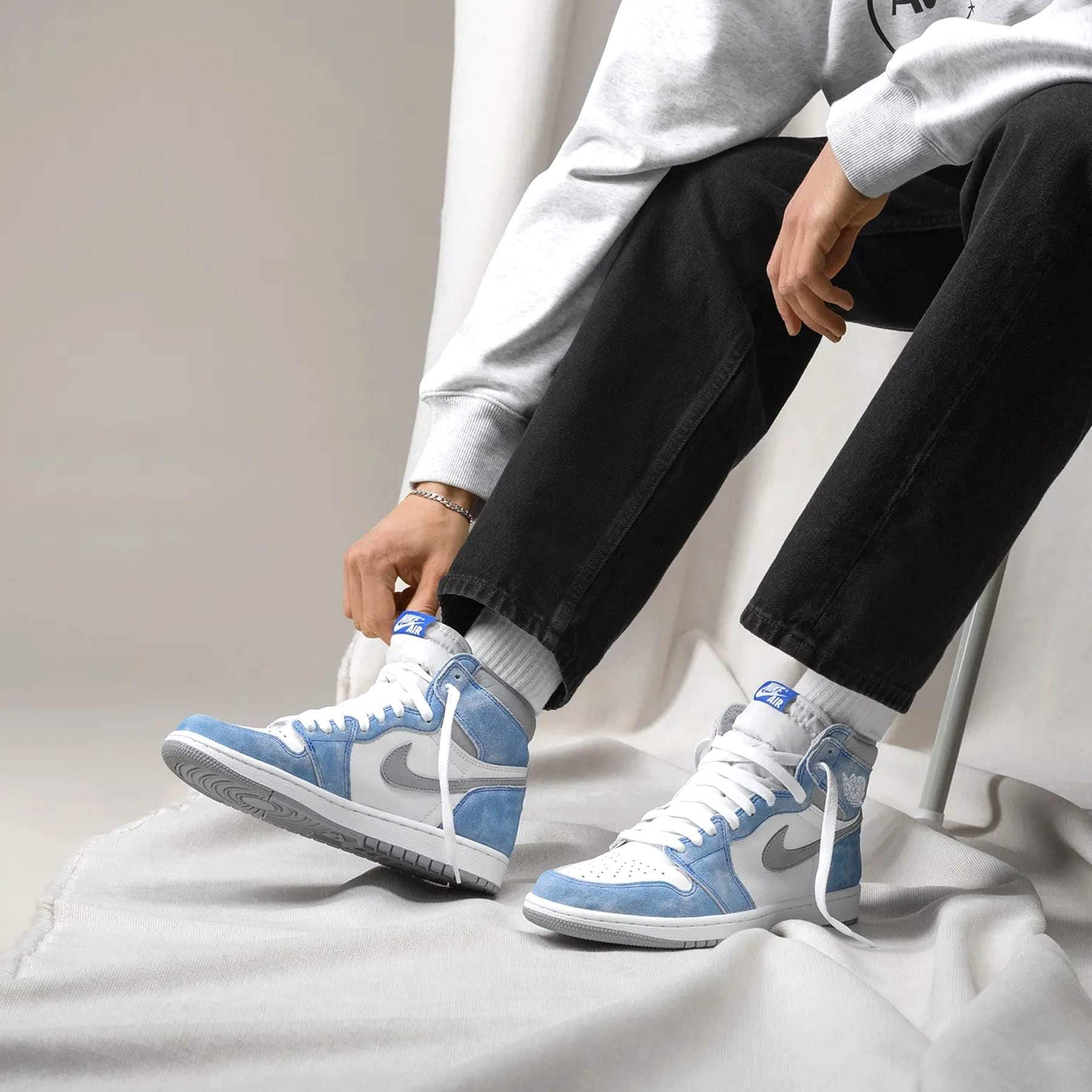 Air Jordan 1 Retro High OG 'Hyper Royal' - Kick Game