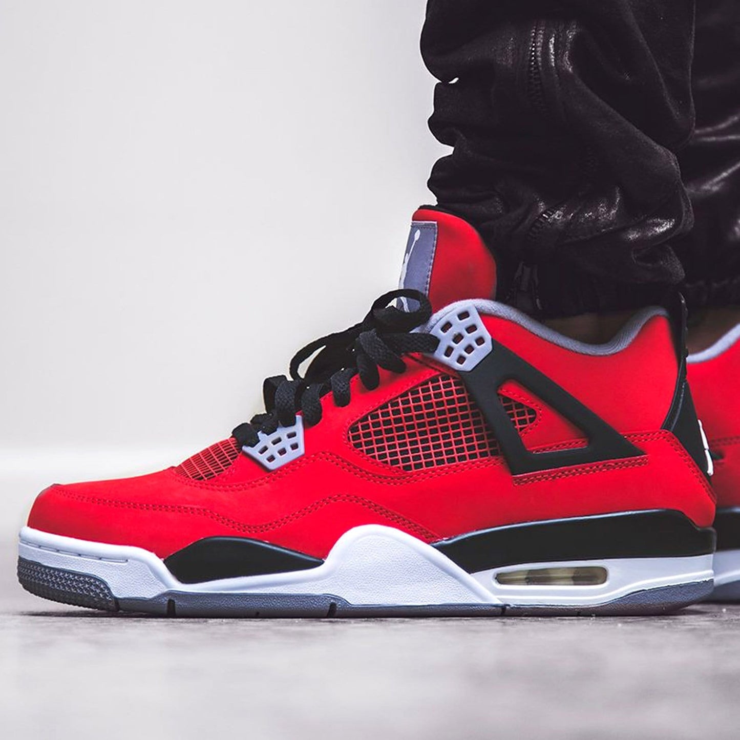 Air Jordan 4 Retro 'Toro Bravo' - Kick Game