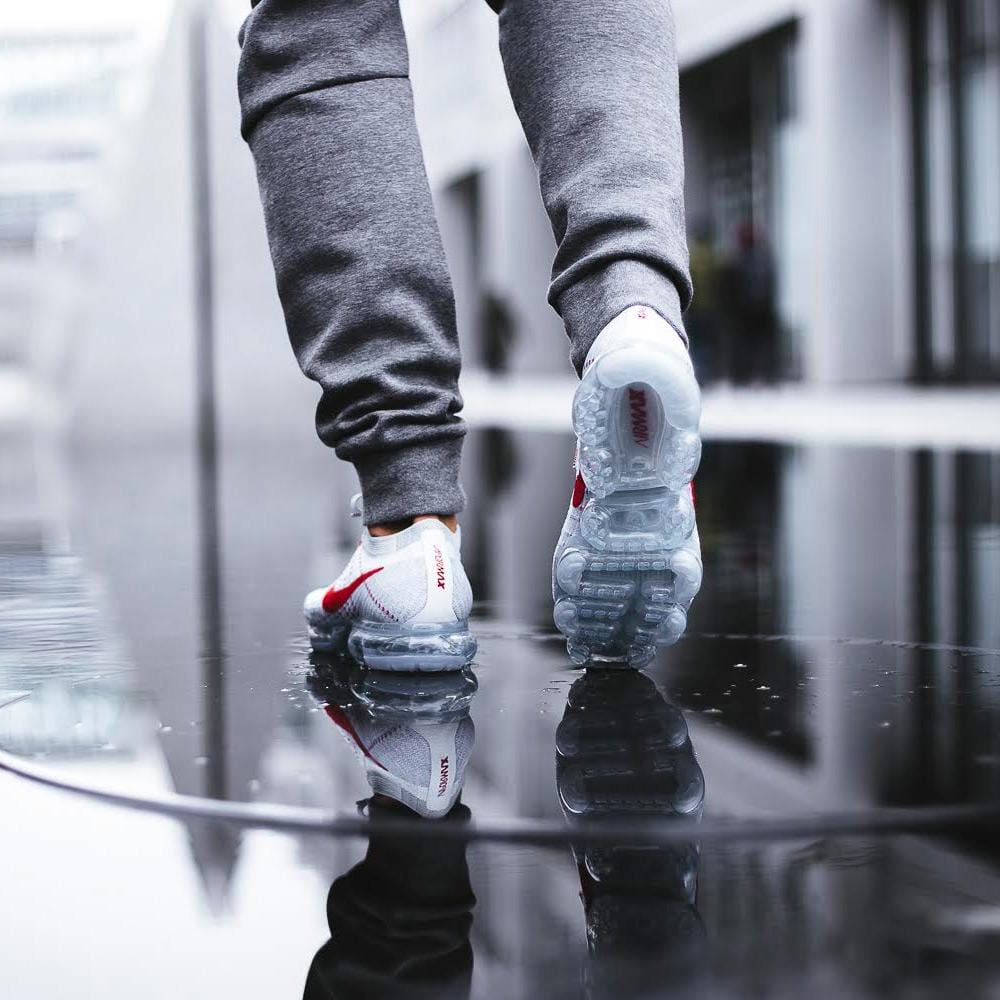 Nike Air Vapormax Flyknit Pure Platinum-University Red - Kick Game