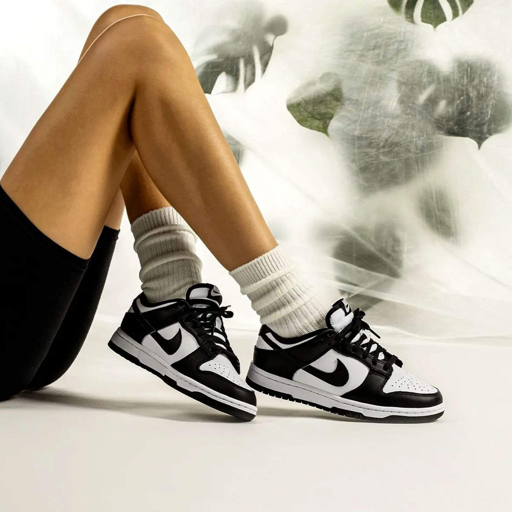 Nike Wmns Dunk Low 'Black White