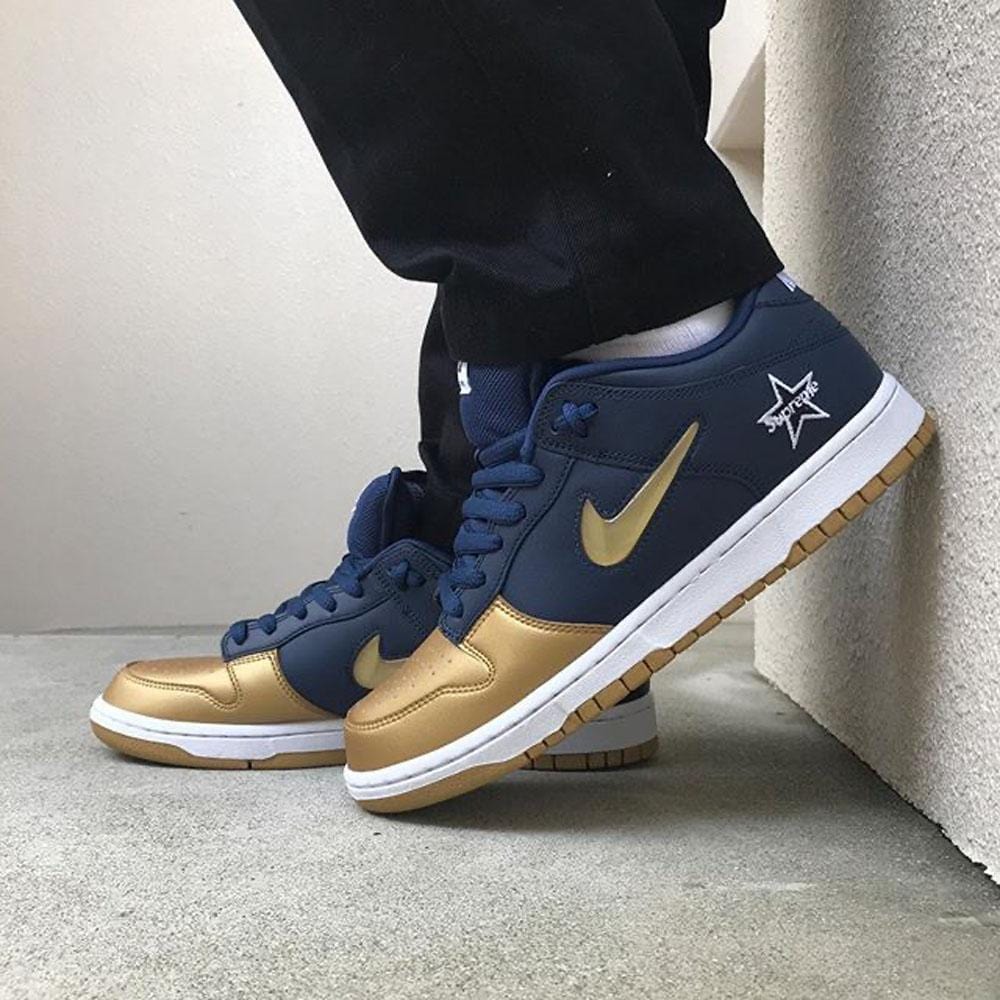 Supreme x Nike Dunk SB Low QS Metallic Gold Kick Game